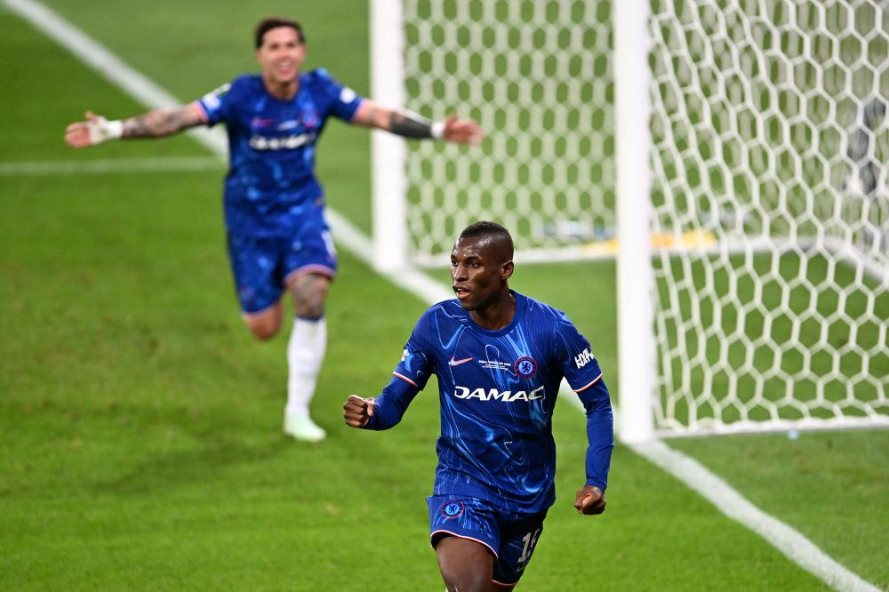 怀特复出力助阿森纳争冠，枪手伤病潮下的坚强回应